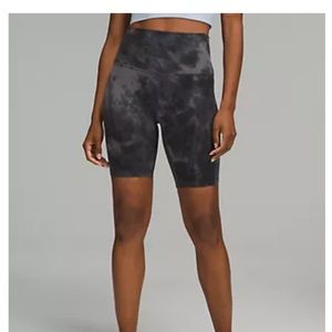 LULULEMON Align Size 6 High Rise Short 8 Inch - Grey